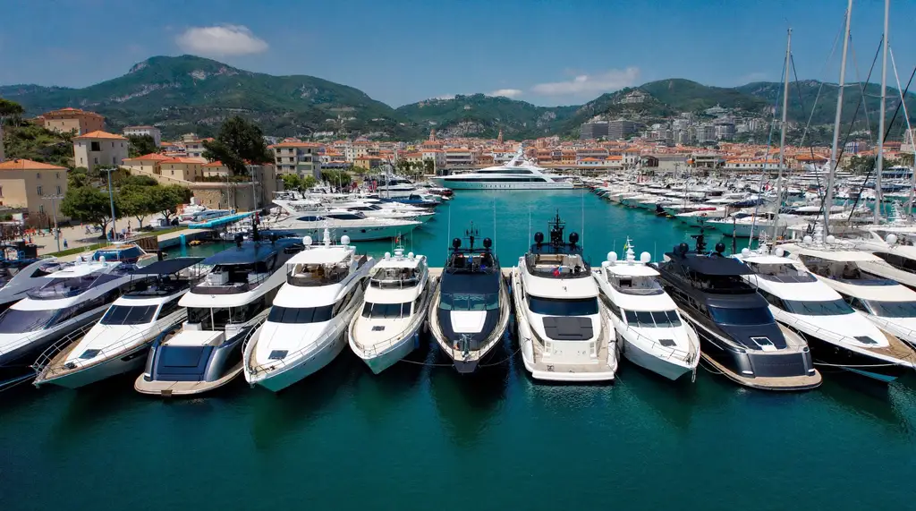 Mediterranean Superyacht Mooring: Peak Season Berth Booking Strategy